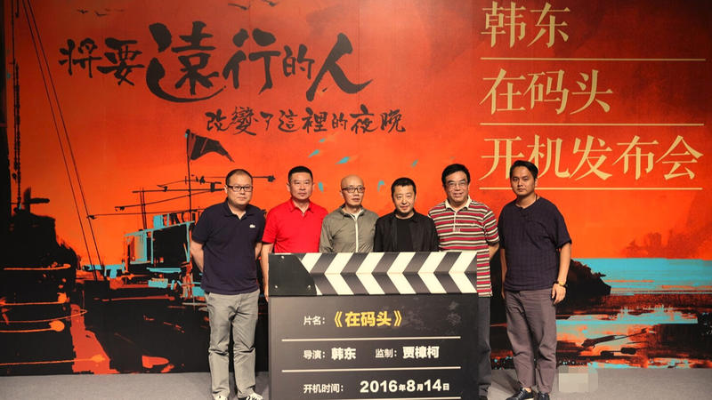 這(zhè)位56歲的(de)詩人(rén)導演，是(shì)阿裏影業對青年導演“A計劃”的(de)落地(dì / de)标本